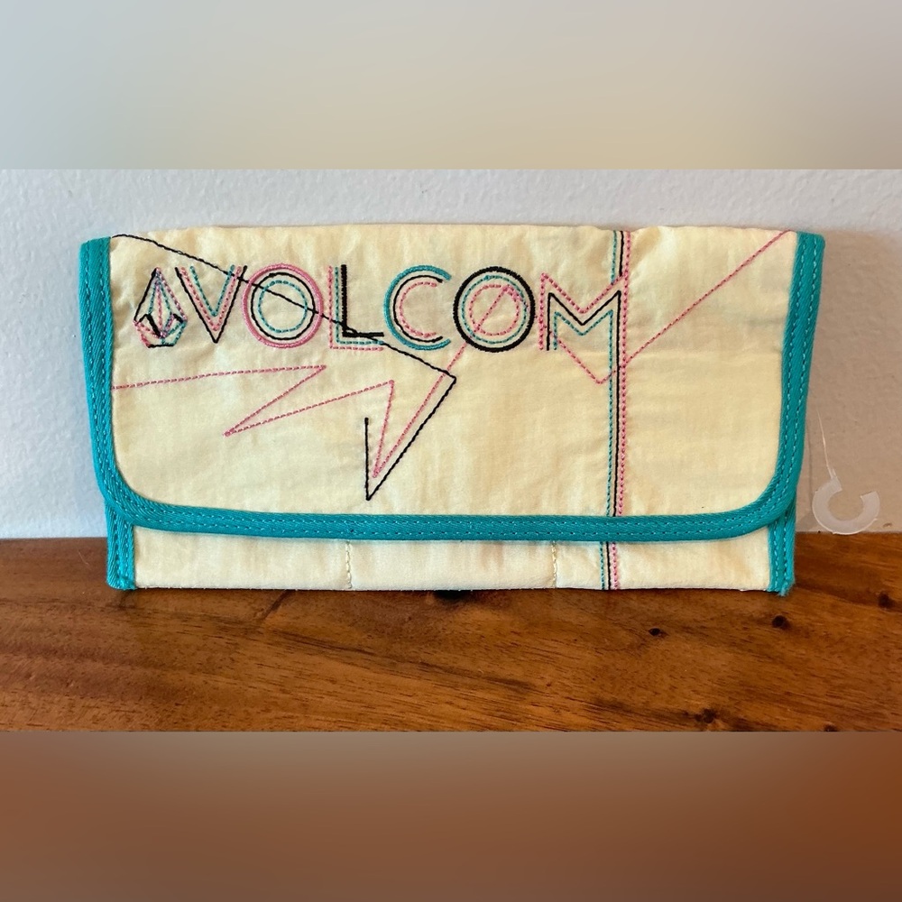 A Rare HTF Vintage 90’s NEW Nylon Lightweight Pastel Colors Volcom Wallet